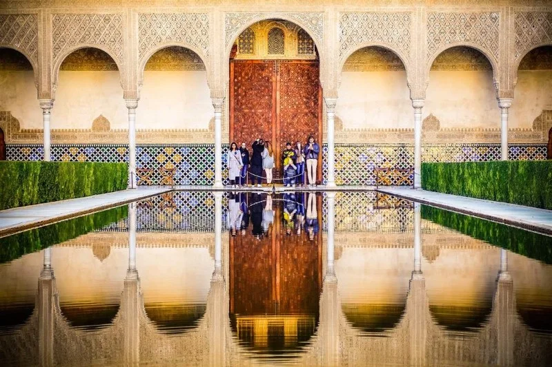 Granada: Alhambra, Nasrid Palaces and Generalife Gardens — tickets and guide included 2
