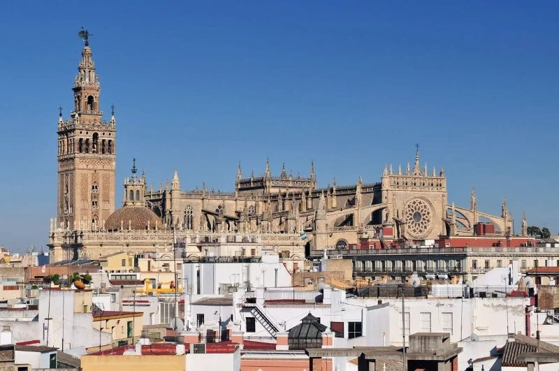Seville: Plaza de España, the Santa Cruz Quarter and the Cathedral with the Giralda — ticket and guide included