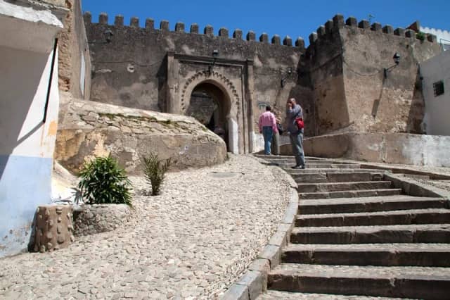 Tánger: un día en Marruecos con ferry por el Estrecho, guía y almuerzo con cuscús — La Kasba y la medina encalada
