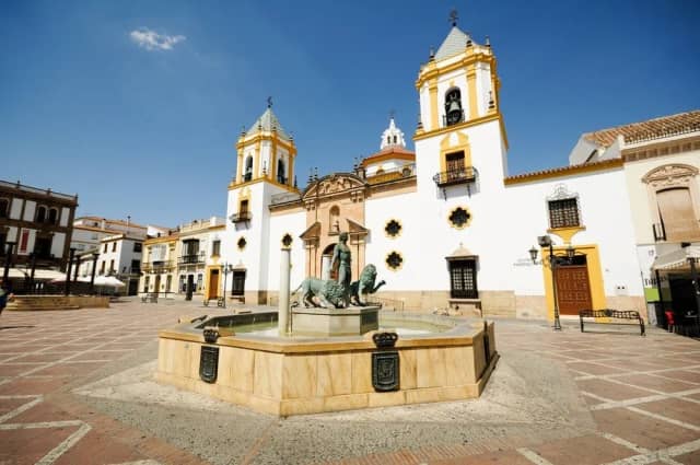 Ronda y Setenil de las Bodegas: por la Ruta de los Pueblos Blancos, del desfiladero de El Tajo a las casas en la roca — El casco antiguo de Ronda