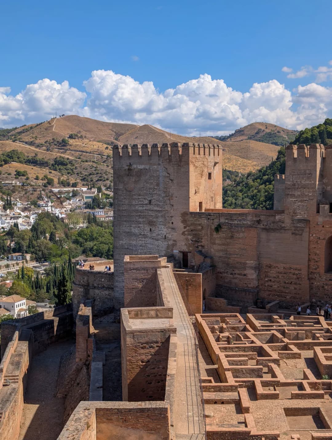 Granada: Alhambra, Palacios Nazaríes y jardines del Generalife — entradas y guía incluidos — La Alhambra — la octava maravilla del mundo