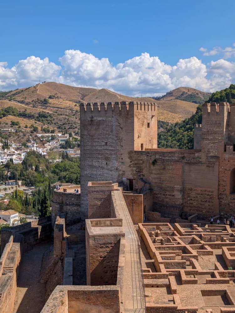 Granada: Alhambra, Palacios Nazaríes y jardines del Generalife — entradas y guía incluidos 2