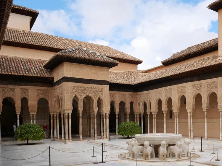 Granada: Alhambra, Palacios Nazaríes y jardines del Generalife — entradas y guía incluidos 3