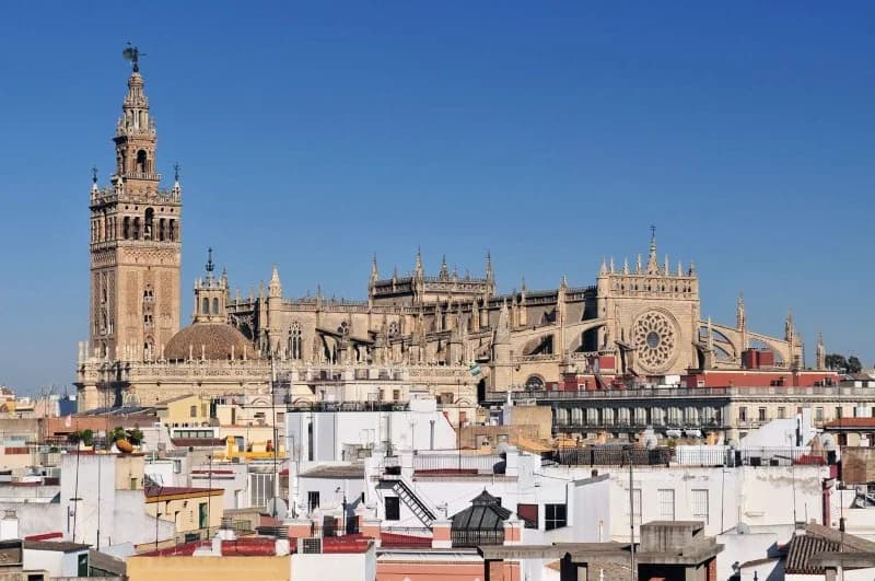 Sevilla: Plaza de España, barrio de Santa Cruz y catedral con la Giralda — entrada y guía incluidas — Catedral y Giralda