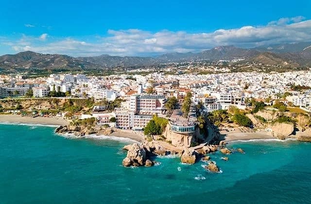 Nerja y Frigiliana: el Balcón de Europa y el pueblo blanco más bonito de Andalucía en un día