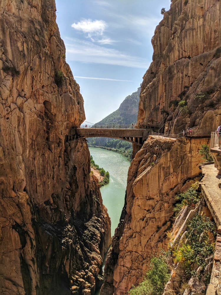 Caminito del Rey: senderismo guiado por pasarelas a 100 m sobre el desfiladero + visita a Ardales