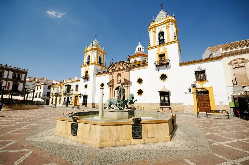Ronda y Setenil de las Bodegas: por la Ruta de los Pueblos Blancos, del desfiladero de El Tajo a las casas en la roca — El casco antiguo de Ronda