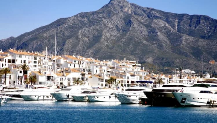 Mijas, Marbella y Puerto Banús: pueblo blanco, casco antiguo y marina de lujo en un día